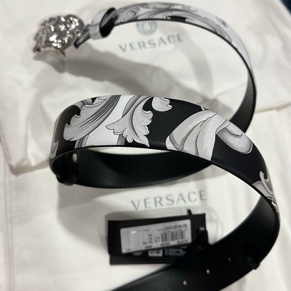 VERSACE
Medusa Buckle Reversible Barocco Belt - Picture 5 of 7